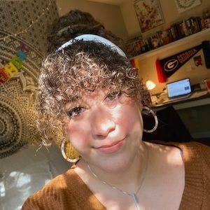 Meet your Posher, Hannah